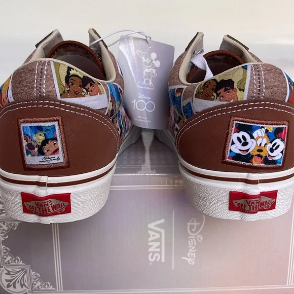 Vans Men’s Old Skool
Disney 100 Scrapbook Multi
VN0005UFBMB
Sneakers - Picture 13 of 16